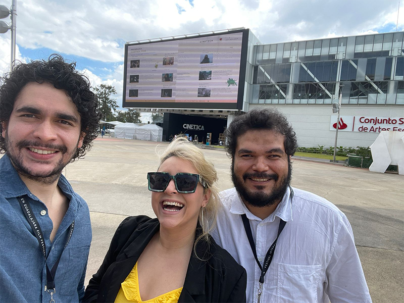 El equipo de Querida Cine a la salida de la proyección de su corto 'Los Enemigos' en el Festival Internacional de Cine de Guadalajara